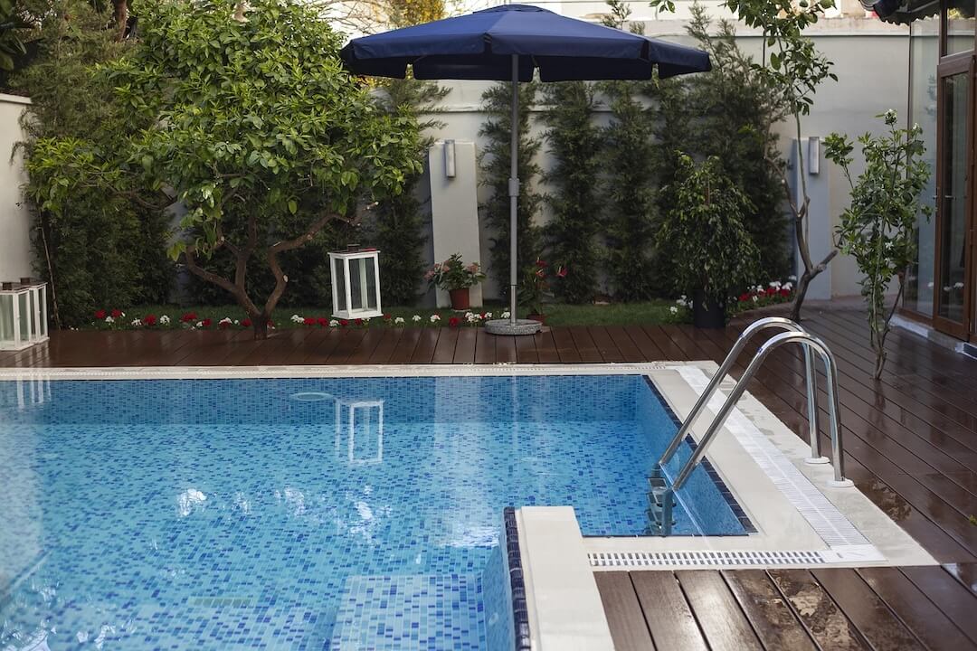 Florida Climate and Pool Health: Why Scheduling Matters Image